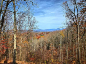 Edens Ridge is a charming two bedroom log cabin nestled in Sky Harbor minutes from town